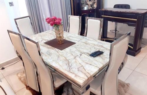 East Legon Apartamento | Immaculate Beauty Gem-5 Star Location- Pools - Gym