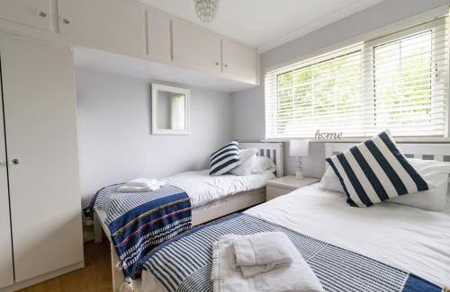 Scurlage Casa | Immaculate Gower Getaway with Pool & Facilities