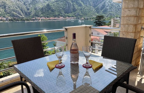 Kotor Apartamento | Inmaculado, apartamento de lujo con espectaculares vistas sobre la bahía de Kotor
