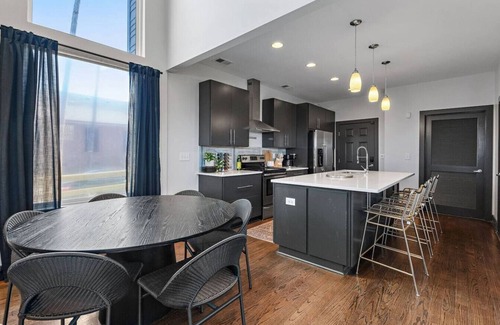 Hope Gardens Apartamento | This house is a 3 bedroom(s), 2 bathrooms, located in Nashville, TN.