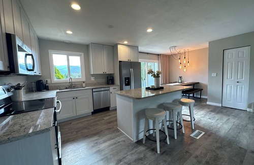 Southeast Colorado Springs Casa | Immaculate Mountain Views Home
