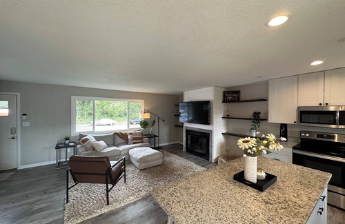 Southeast Colorado Springs Casa | Immaculate Mountain Views Home
