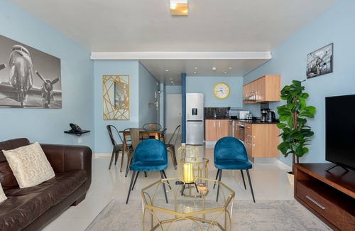 Bloubergstrand Apartamento | Immaculate Sea Views from Beachfront Apartment