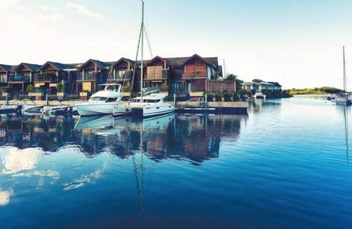 Black River Apartamento | A stylish 2 Bed luxury marina apartment