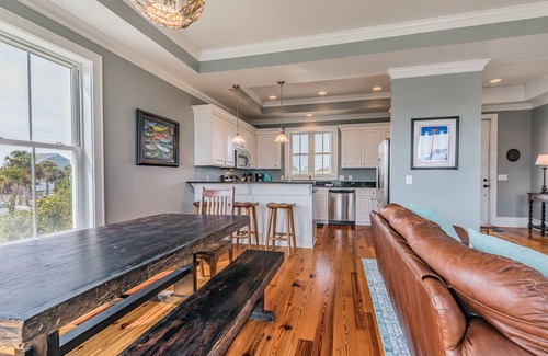 Beachwalk Casa | Immaculate Low Country Oasis on Harbor Island