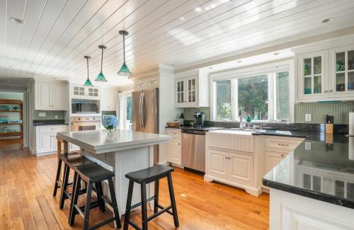 West Yarmouth Casa | Immaculate Waterfront Beach House home