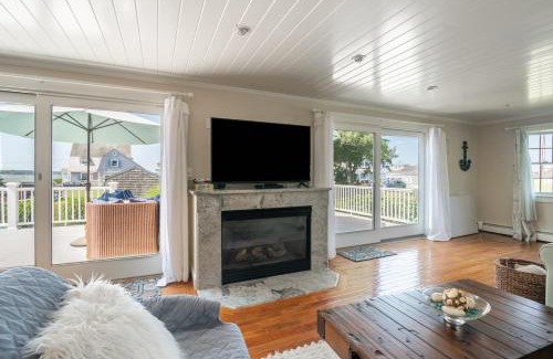 West Yarmouth Casa | Immaculate Waterfront Beach House home
