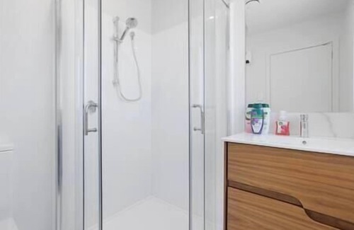 Linwood Apartamento | Immerse Yourself in Contemporary Retreat in CBD U2, Immerse Yourself in Contemporary Retreat in CBD