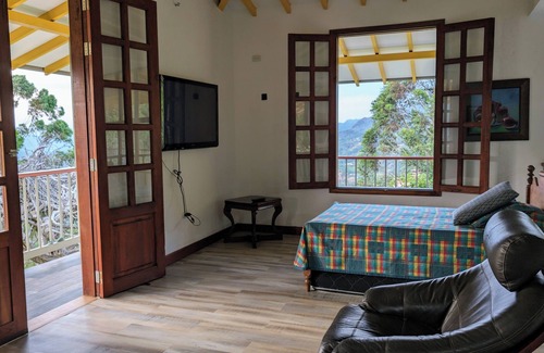 Jardin Otro | Immerse yourself in Colombian paradise at our mountaintop coffee farm in Jardín