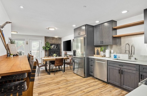 Government Camp Casa | Impeccable Custom Mountain Estate, Pet Friendly, BBQ, One Block From Center of Government Camp