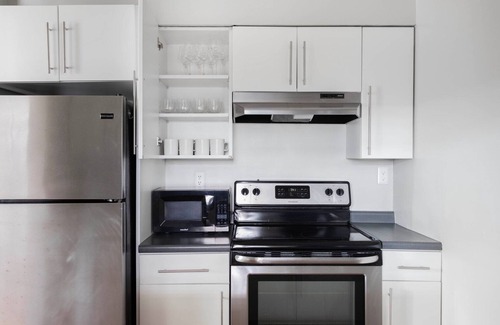 Lower Mills Apartamento | Impeccable Dorchester Lower Mills 2BR w/ Gym & W/D, by Blueground