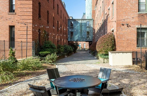 Lower Mills Apartamento | Impeccable Dorchester Lower Mills 2BR w/ Gym & W/D, by Blueground