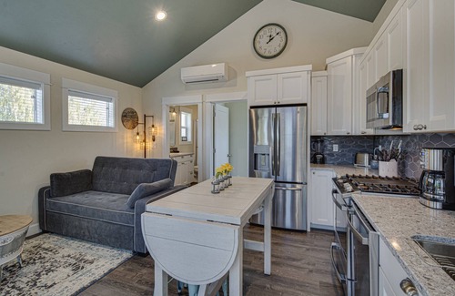 Redmond Casa | Impeccable Guest House, New Furnishing, Near Downtown. EV Charger, Dog Friendly, Deck, Enclosed Yard