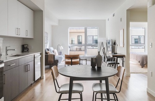 Hayward Apartamento | Impeccable Hayward 1BR w/ Pool, Grills, Parking & Gym, by Blueground