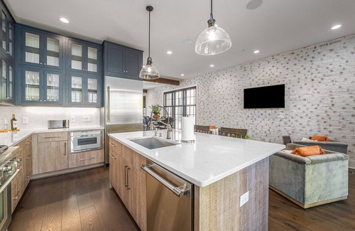 Hitch Village - Fred Wessels Homes Casa | Impeccable Home Steps to River Front w/ Roof Deck & Parking by Lucky Savannah