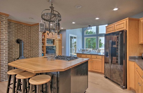 Camden Casa | Impeccable Home w/ Dock & Pool on Lake Wateree!