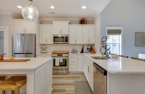 Silver Lake Casa | Impeccably kept 4 bed/3.5 bath home at Fortune Place in charming Wilmington!