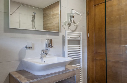 Jezerce Cama Y Desayuno | Imperial house