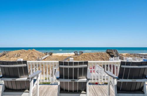 Kill Devil Hills Apartamento | Imperial Palace 12 Bedroom Oceanfront Home
