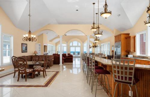 Kill Devil Hills Apartamento | Imperial Palace 12 Bedroom Oceanfront Home