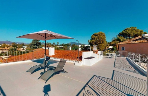 New Golden Mile Chalet De Esquí | Impresionante villa de 4 dormitorios en Atalaya Isdabe
