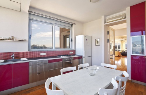 Psirri Apartamento | Impresionante apartamento con impresionantes vistas en el centro de la ciudad de Atenas.