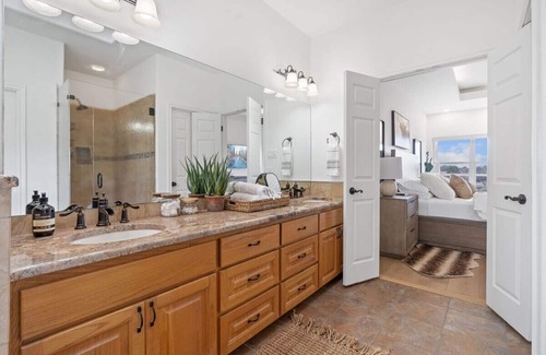 Lakeshore Ranch Casa | Impressive Lake View Mansion Atop Secluded Country