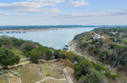 Lakeshore Ranch Casa | Impressive Lake View Mansion Atop Secluded Country