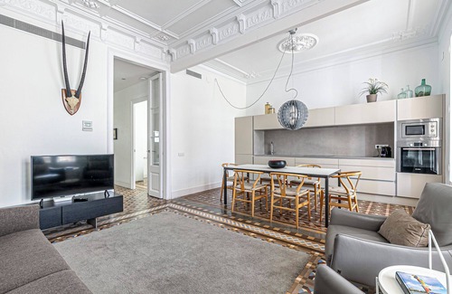 Eixample Condominio | Impressive modernist apartment 20 mtrs from Paseo de Gracia.