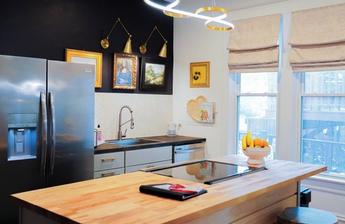 Dubuque Casa | Impressive three bedroom on historic Fenelon Place