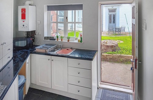 Sunderland Cabaña | In a convenient location with a garden and free city centre parking available, this detached propert