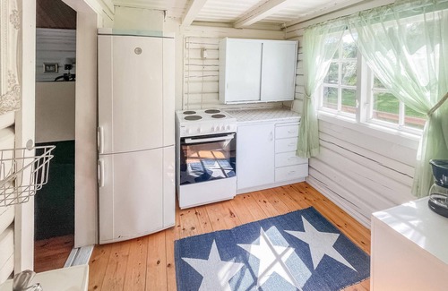 Kongsvinger Casa | In a dreamlike location on the lake, this cozy wooden house near Granli welcomes you.