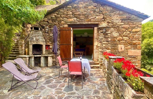 Brousse-le-Chateau Casa | In a fantastic medieval village, house in stone with a nice view near the river