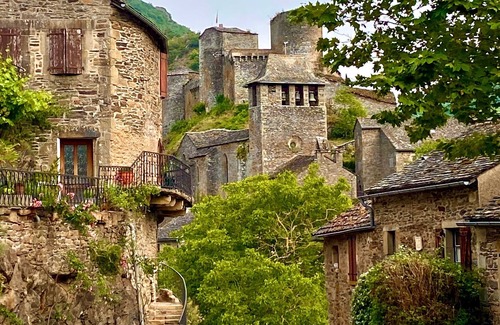 Brousse-le-Chateau Casa | In a fantastic medieval village, house in stone with a nice view near the river