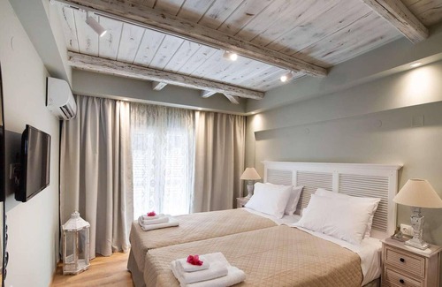 Vlicho Apartamento | In a great location just outside Nidri town, enjoy the waterfront of Vlicho Bay and the fabulous sea
