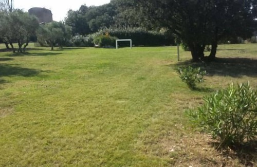 Lancon-Provence Villa | En un remanso de paz villa con piscina, campo de fútbol, petanca.