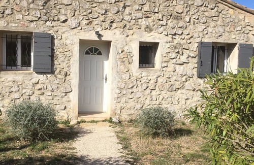 Lancon-Provence Villa | En un remanso de paz villa con piscina, campo de fútbol, petanca.