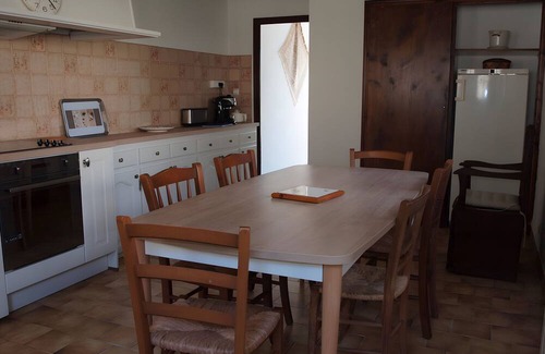 Creon-dArmagnac Casa | In a Wing of an Old Manor House