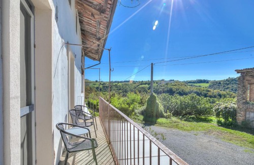 Clavesana Apartamento | In Bocca Al Lupo with Shared Pool