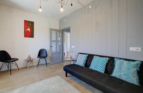 Clavesana Apartamento | In Bocca Al Lupo with Shared Pool
