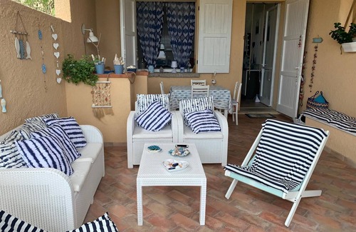 Santa Reparata Apartamento | In Front of the sea