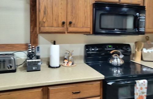 Stroudsburg Cabina | In-Ground Heated Pool, Hot tub, Fire pit, Secluded