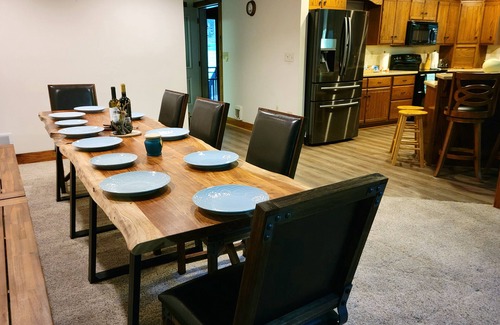 Stroudsburg Cabina | In-Ground Heated Pool, Hot tub, Fire pit, Secluded