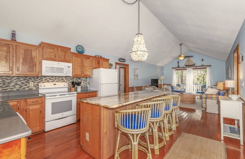 Sea Scape Casa | In Heart of Kitty Hawk! 3BR. Near golf & shops.