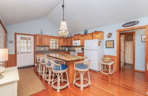 Sea Scape Casa | In Heart of Kitty Hawk! 3BR. Near golf & shops.