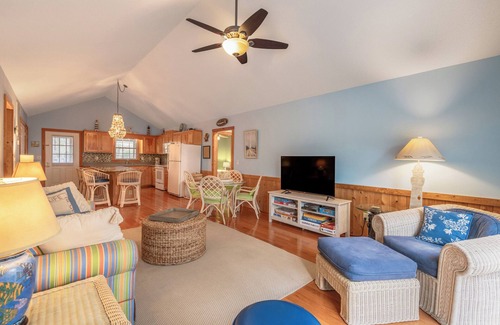 Sea Scape Casa | In Heart of Kitty Hawk! 3BR. Near golf & shops.