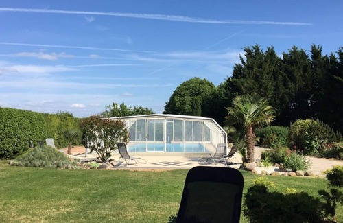 Chabournay Apartamento | En gran finca con piscina: apartamento de 1 dormitorio para 4 personas.