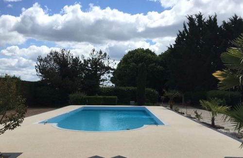 Chabournay Apartamento | En gran finca con piscina: apartamento de 1 dormitorio para 4 personas.