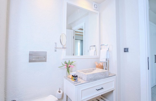 Bitez Casa | In One Bitez Hotel