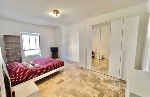 Voghera Apartamento | In prestigious cohort, in the very center of Voghera, between Duomo and Station